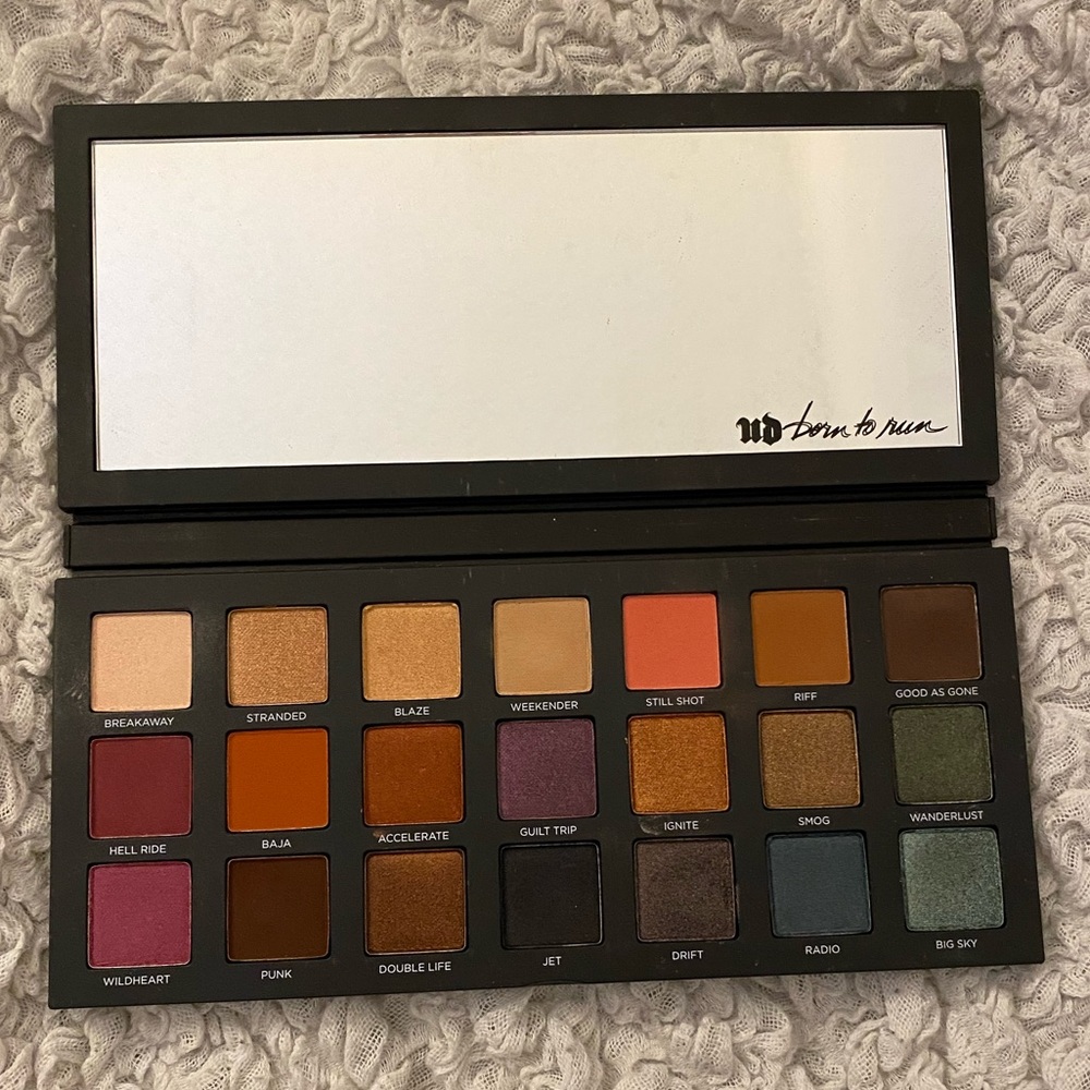 Urban Decay Born to Run eyeshadow palette